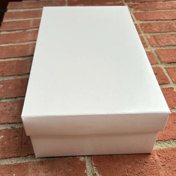 ULINE 5-Pack of Women’s White Shoe Boxes - Picture 4 of 11